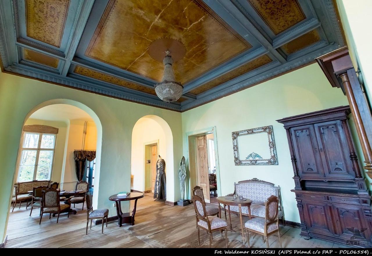 Palac Paprotno Karnice Esterno foto